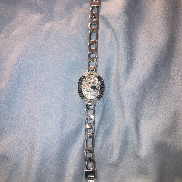 Jewelry - New England Patriots Silver Crystal Oval Link Bracelet